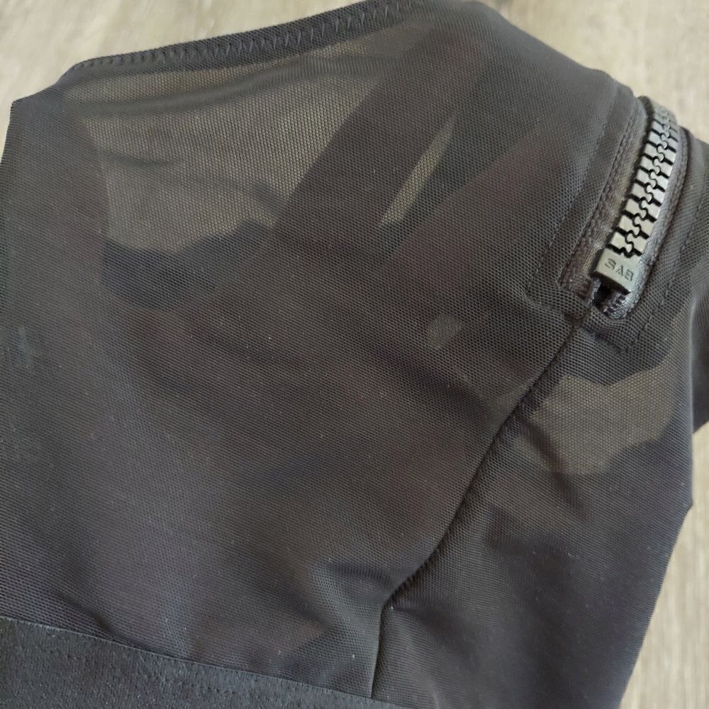H&M SPORT Black Mesh Back Sports Bra Small - Picture 4 of 6